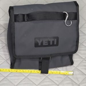  YETI Daytrip 6L insulated lunch bag in charcoal. 